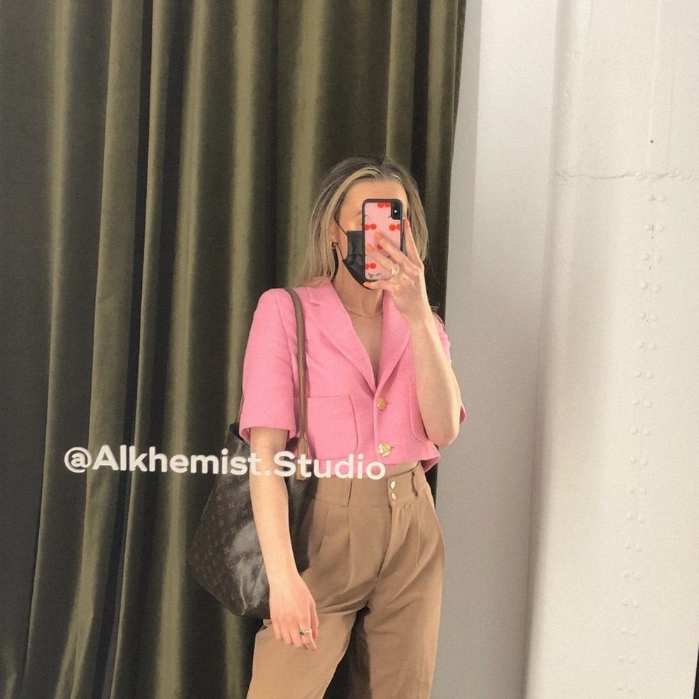 selling this zara cropped blazer!